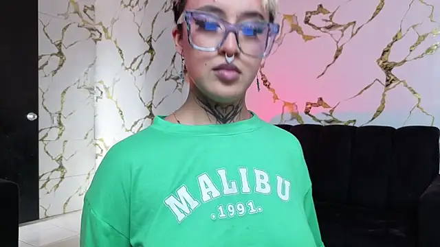 Rebeka-baker online show from April 11, 2026, 4:32 pm