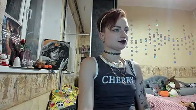 Snapshot of WatsonMi chatting on November 19, 2025, 5:02 pm WatsonMi online show from November 19, 2025, 5:02 pm