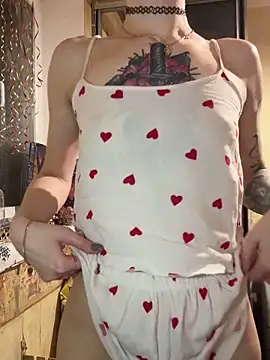 Snapshot of WatsonMi chatting on February 5, 2026, 9:43 pm WatsonMi online show from February 5, 2026, 9:43 pm