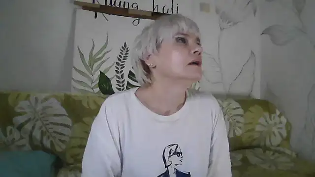 Catty Lady online show from November 16, 2025, 6:12 pm