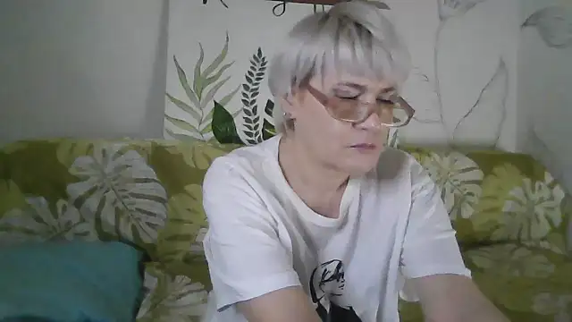 Catty Lady online show from November 13, 2025, 8:24 pm