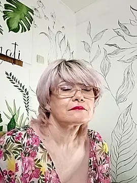 Snapshot of Catty_Lady chatting on May 16, 2026, 7:13 pm Catty Lady online show from May 16, 2026, 7:13 pm