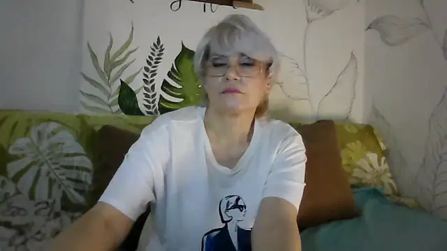 Snapshot of Catty_Lady chatting on February 12, 2026, 7:24 pm Catty Lady online show from February 12, 2026, 7:24 pm