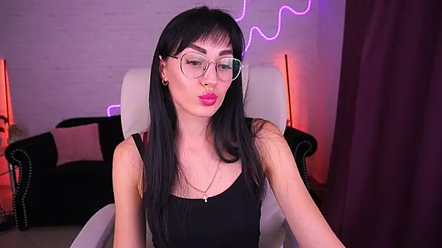 Snapshot of EviLune chatting on December 4, 2025, 9:58 pm EviLune online show from December 4, 2025, 9:58 pm