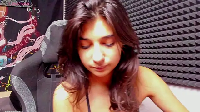 Snapshot of Elfy_Rare_ chatting on November 18, 2025, 8:23 pm Elfy Rare online show from November 18, 2025, 8:23 pm