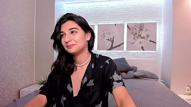 Snapshot of Elfy_Rare_ chatting on September 18, 2025, 8:56 pm Elfy Rare online show from September 18, 2025, 8:56 pm