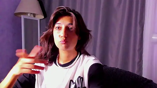 Snapshot of Elfy_Rare_ chatting on September 21, 2025, 8:25 pm Elfy Rare online show from September 21, 2025, 8:25 pm