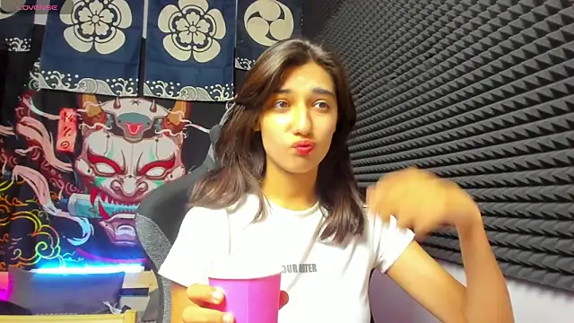 Snapshot of Elfy_Rare_ chatting on October 23, 2025, 10:47 am Elfy Rare online show from October 23, 2025, 10:47 am