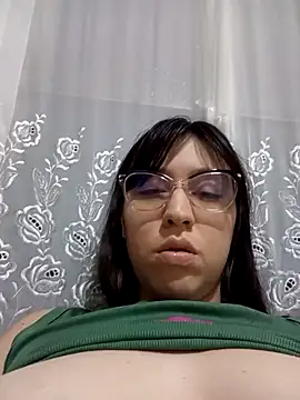 lareinalareinadelanal online show from November 3, 2025, 11:08 pm