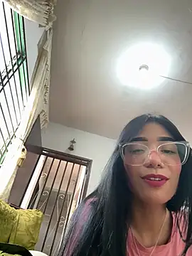 ElaRose 12 online show from April 5, 2026, 8:04 pm