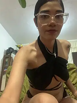 Snapshot of ElaRose_12 chatting on July 31, 2026, 11:02 pm ElaRose 12 online show from July 31, 2026, 11:02 pm
