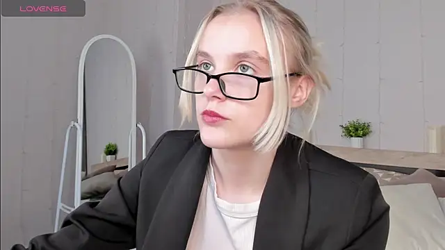 Carolin Miller online show from September 23, 2025, 6:20 am