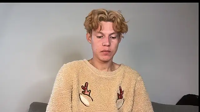 Snapshot of pbyariel- chatting on September 12, 2025, 5:02 pm pbyariel- online show from September 12, 2025, 5:02 pm