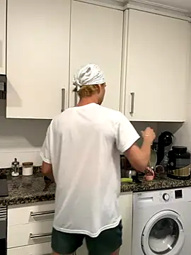 Snapshot of pbyariel- chatting on October 21, 2025, 4:06 pm pbyariel- online show from October 21, 2025, 4:06 pm