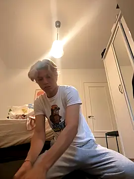 Snapshot of pbyariel- chatting on November 4, 2025, 3:38 pm pbyariel- online show from November 4, 2025, 3:38 pm