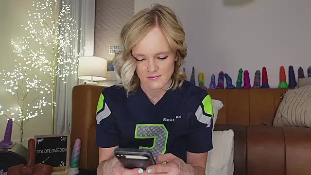 Taylorlove303 online show from February 8, 2026, 11:19 am