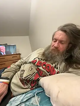 Snapshot of eager1975 chatting on March 28, 2026, 2:45 am eager1975 online show from March 28, 2026, 2:45 am