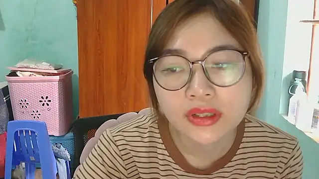 Uhem112 online show from October 10, 2025, 1:28 am