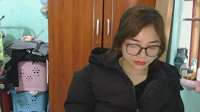 Uhem112 online show from December 16, 2025, 12:37 am