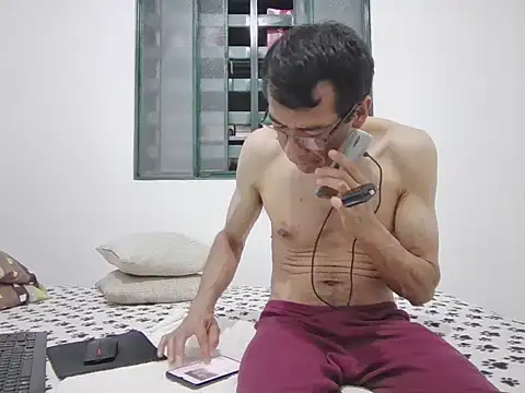 skinnylatino51 online show from September 28, 2025, 1:12 am