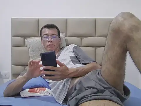 skinnylatino51 online show from November 19, 2025, 12:43 am