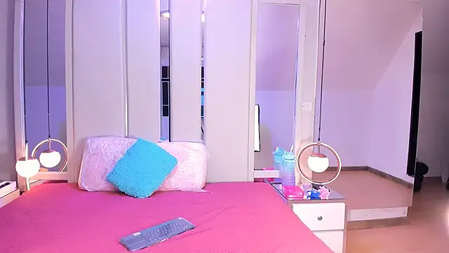 EmmaWilliam1 online show from September 30, 2025, 5:46 am