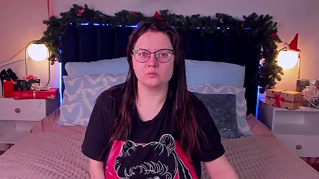 HelenDanvers online show from December 17, 2025, 12:26 am