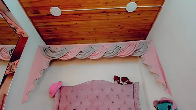  Abby white  online show from December 20, 2025, 9:39 pm