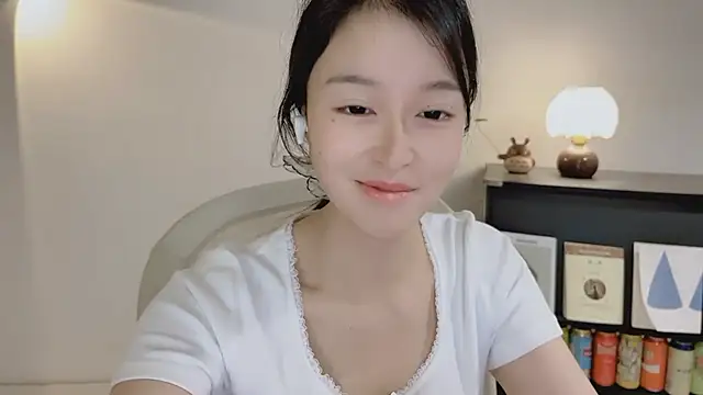 Onechestnut online show from April 16, 2026, 6:14 am