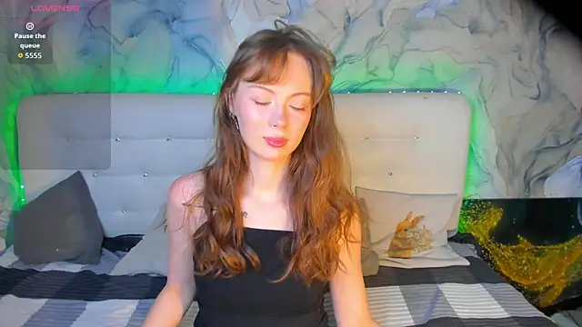 LolaMeddisson online show from December 19, 2025, 9:17 pm