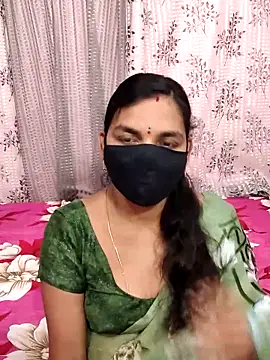 Snapshot of Lalitha-1995 chatting on September 30, 2025, 5:41 pm Lalitha-1995 online show from September 30, 2025, 5:41 pm