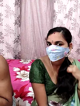 Snapshot of Lalitha-1995 chatting on September 13, 2025, 6:13 am Lalitha-1995 online show from September 13, 2025, 6:13 am