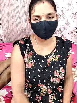 Snapshot of Lalitha-1995 chatting on November 3, 2025, 6:18 am Lalitha-1995 online show from November 3, 2025, 6:18 am