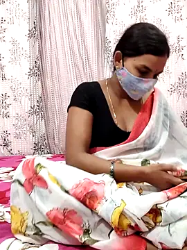 Snapshot of Lalitha-1995 chatting on September 14, 2025, 4:07 pm Lalitha-1995 online show from September 14, 2025, 4:07 pm