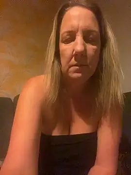 Snapshot of X-Victoria-X chatting on September 21, 2025, 3:44 am X-Victoria-X online show from September 21, 2025, 3:44 am