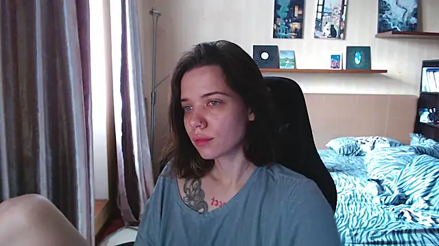 enchanting chloe online show from December 4, 2025, 9:52 am