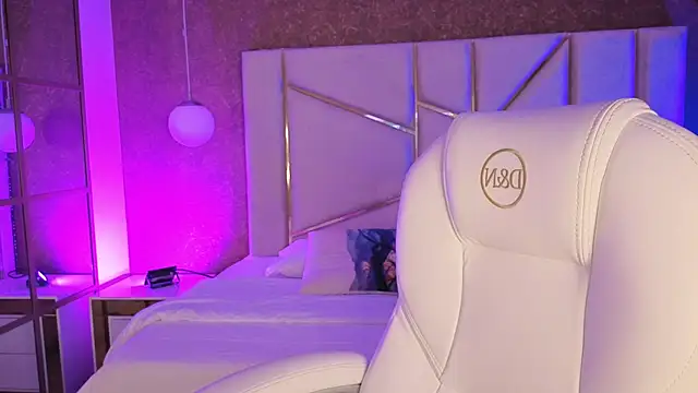 Miiss Bubble online show from October 3, 2025, 7:37 pm