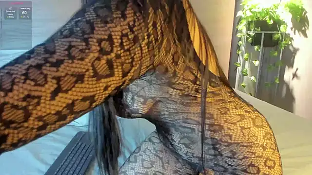 alexamonroe  online show from December 22, 2025, 9:15 pm