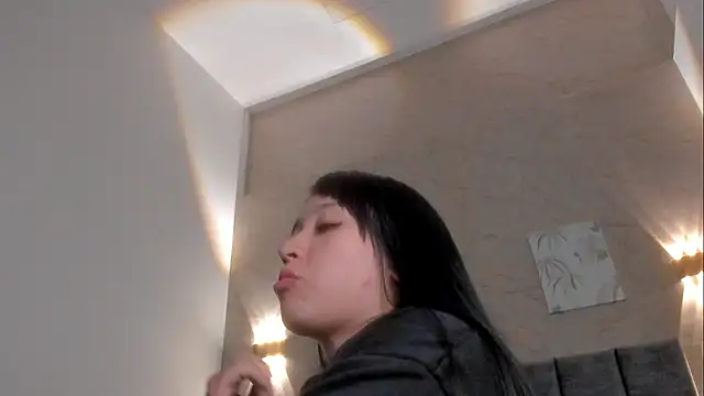 Lunaa bellaa online show from February 11, 2026, 7:36 pm