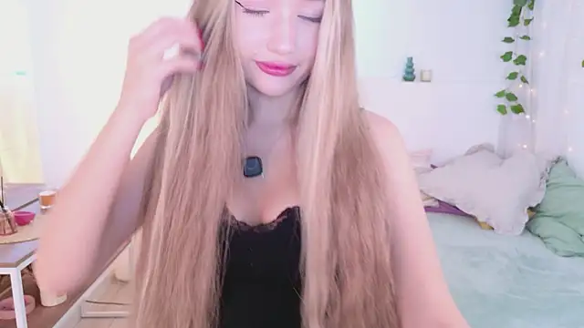 Snapshot of milaa_sun chatting on August 9, 2026, 3:34 am milaa sun online show from August 9, 2026, 3:34 am