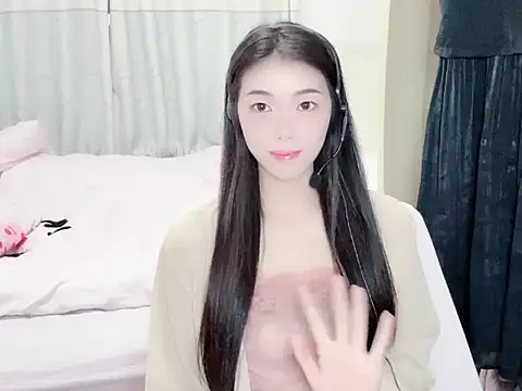 YUNA-kpop online show from August 1, 2026, 4:05 pm