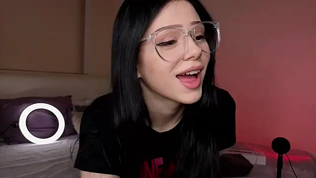 KateHardcastle online show from October 24, 2025, 6:29 pm