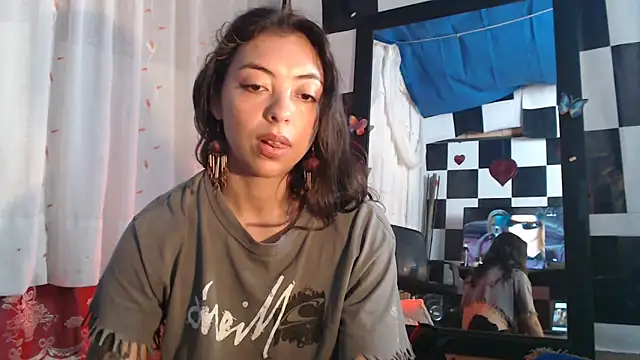 Snapshot of kendraof chatting on May 4, 2026, 5:27 pm kendraof online show from May 4, 2026, 5:27 pm