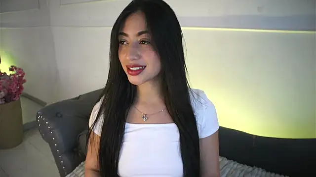 charlotterusso online show from July 11, 2026, 1:22 pm