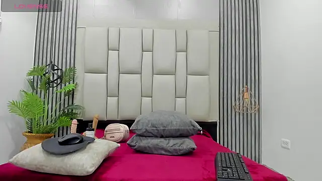 bryonycutee online show from November 6, 2025, 1:04 pm