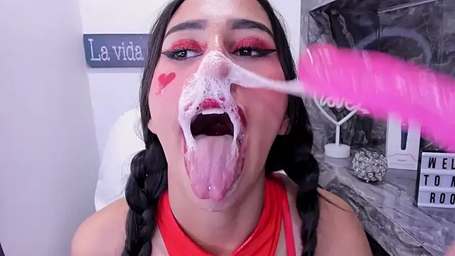 Snapshot of miss___taylor chatting on October 2, 2025, 6:11 pm miss taylor online show from October 2, 2025, 6:11 pm