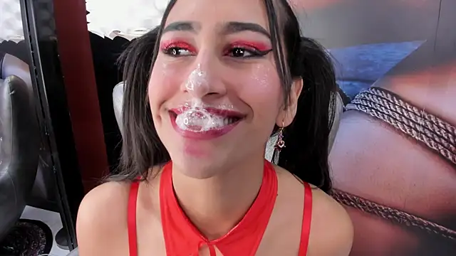 Snapshot of miss___taylor chatting on October 8, 2025, 2:35 am miss taylor online show from October 8, 2025, 2:35 am