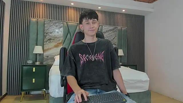 Michael blue online show from October 9, 2025, 8:20 pm