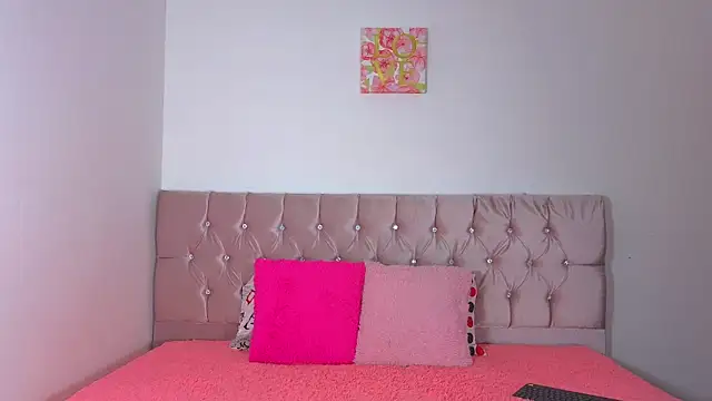 cuteeimy online show from September 12, 2025, 4:51 pm