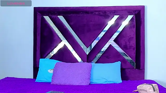 cuteeimy online show from October 18, 2025, 7:16 pm